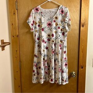 Floral summer dress by Bobbi and Brooks with lace back detail size extra large